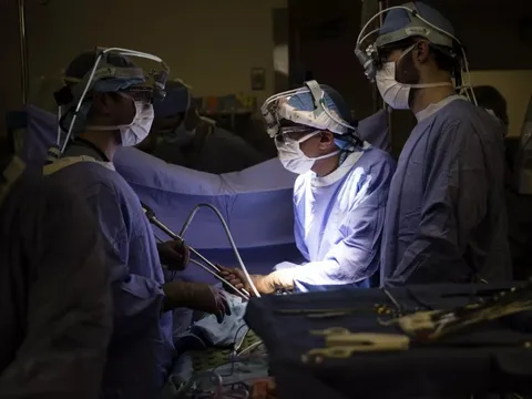 Chi phí điều trị y tế quá đắt đỏ, nhiều người Mỹ rời quê hương để được chữa bệnh