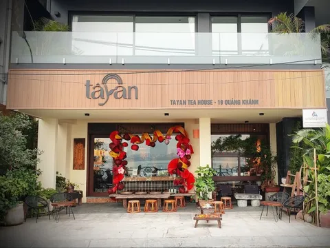 Năm đời tiếp nối, đem tình trà non cao ủ giữa sen hồng