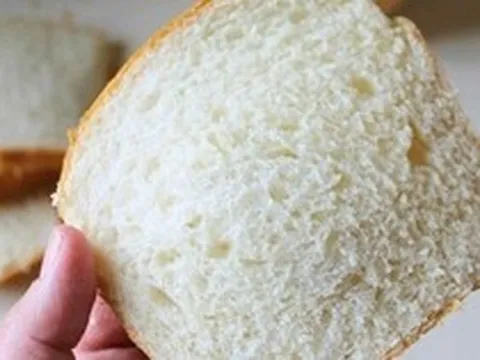 6 loại thực phẩm không mặn nhưng ăn nhiều "phá thận" chẳng kém gì bia rượu, bác sĩ: Chúng giấu cả "vựa" natri