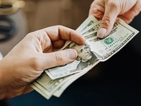 3 sai lầm chí mạng khi cho người khác vay tiền: Số 2 nguy hiểm nhất, có thể khiến bạn "tán gia bại sản"