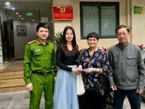 Người dân phát hiện loạt tiền nhiều mệnh giá ở khu vực đường Tràng Thi, công an mời người phụ nữ SN 1973 tới trụ sở làm việc