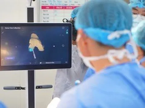 Thay khớp gối bằng robot tại Việt Nam: Chi phí bằng 1/5 nước ngoài, đi lại sau 24 giờ