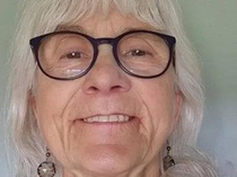 Người phụ nữ không bao giờ biết đau