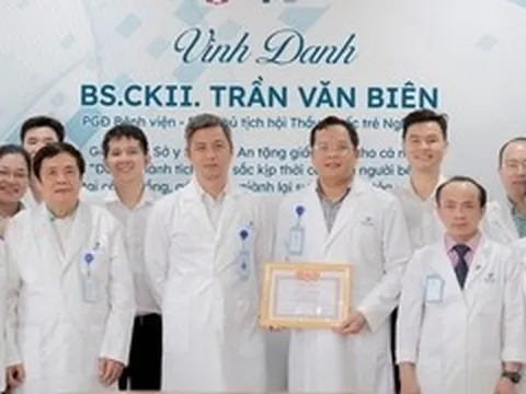 Cuộc gọi video từ gia đình người đột quỵ khiến bác sĩ thở phào sau ca cấp cứu