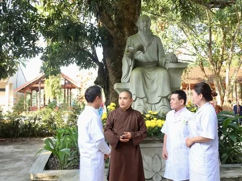 Chiêm ngưỡng cây vải cổ gần 300 năm “lưu giữ” cuộc đời đại danh y Hải Thượng Lãn Ông