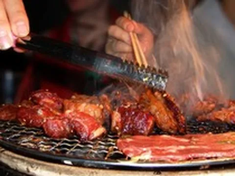 Ngày càng nhiều người mắc ung thư đại tràng, Phó Giám đốc bệnh viện Thái Lan cảnh báo việc ăn 5 loại thực phẩm mỗi ngày làm tăng nguy cơ