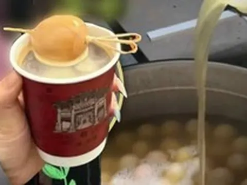 Tranh cãi món cà phê trứng luộc bằng nước tiểu bé trai bán 107.000 đồng/cốc