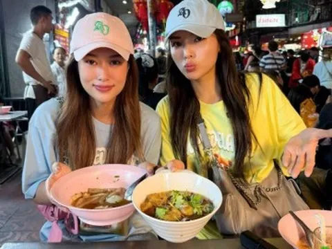 Kỳ Duyên - Thiên Ân sắm loạt đồ đôi giá bình dân dạo phố Thái Lan