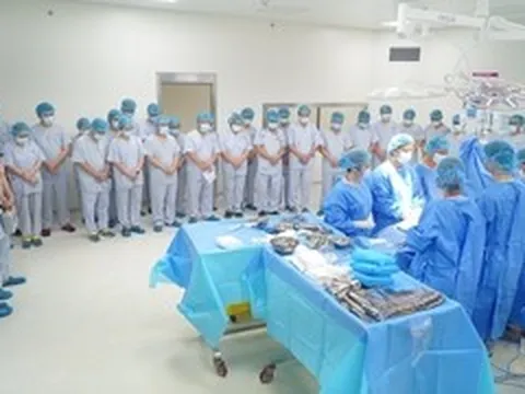 Người vợ thấy giọt lệ nơi khóe mắt chồng chết não trước giờ hiến tạng