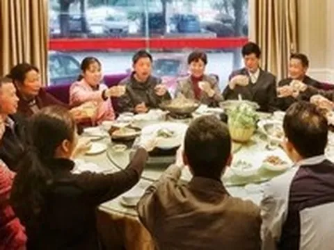 Dự đám cưới bạn cũ sau 20 năm ra trường nhưng đến nơi không ai nhận ra: Điều nghe được còn khiến tôi chạnh lòng hơn