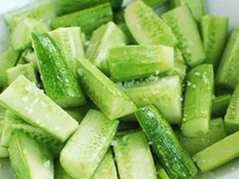 Dưa chuột bán đầy chợ nhưng không phải ai ăn cũng đúng: Người mắc tiểu đường nhất định phải nhớ 5 điều này!