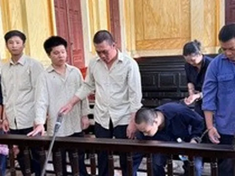 Ngỡ ngàng “siêu thị giấy tờ giả” phân phối về TPHCM