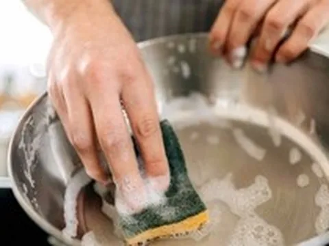 7 thứ bạn KHÔNG BAO GIỜ nên rửa với miếng bọt biển