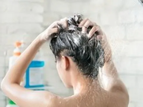 Tắm trước hay gội đầu trước? Hoạt động tưởng chừng rất đơn giản nhưng hóa ra lâu nay nhiều người vẫn làm sai