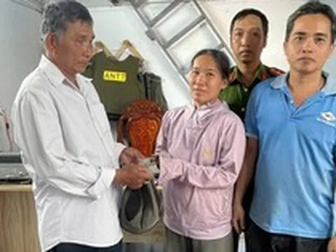 Phát hiện cọc tiền 500K trong túi nilon nằm chơ vơ trên đường, tổng 60 triệu đồng: Công an lập tức vào cuộc xác minh