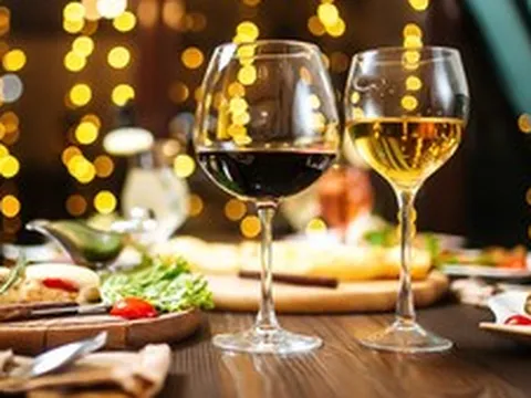 Rượu vang đỏ hay trắng tốt hơn cho sức khỏe?