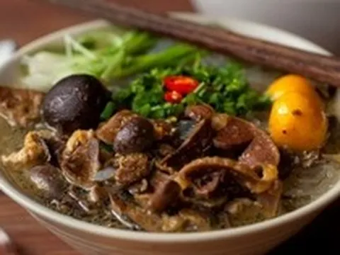 Loại miến không trắng tinh lại được chứng nhận là loại "chuẩn", người ăn nhận xét: Khác hẳn hàng siêu thị