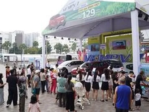 Khách hàng lái thử VF MPV 7: Xe chở đủ 7 người mà tăng tốc cực nhẹ, êm ái