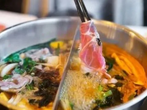 Cô gái 26 tuổi tử vong sau khi ăn lẩu, bác sĩ cảnh báo việc nhiều người hay làm