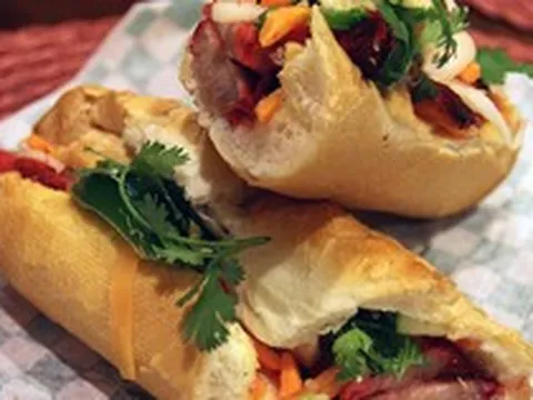 Số ca nhập viện nghi ngộ độc sau khi ăn bánh mì ở Đắk Lắk tăng lên 61 người