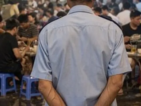 Bảo vệ quán ốc ở TP.HCM nhận niềm vui bất ngờ