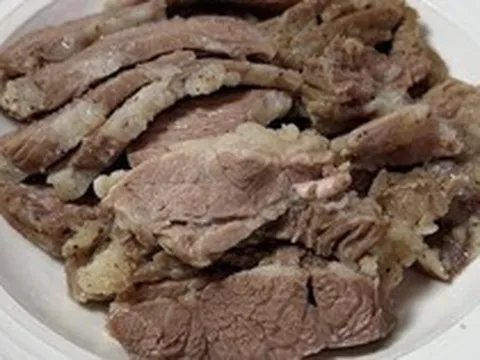 Sau 30 năm ăn thịt, tôi phát hiện ra luộc thịt kiểu này là ngon nhất: Thịt không tanh hay khô, ít mỡ lại tốt sức khỏe