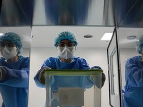 Cận cảnh hành trình đưa thuốc ung thư Nga từ phòng lạnh tới cơ thể bệnh nhân