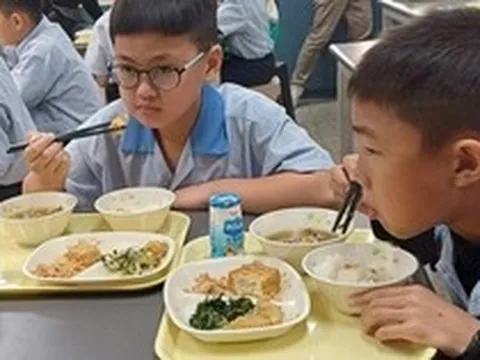 Phụ huynh Hà Nội tranh cãi "nảy lửa" vì một vấn đề sau vụ 300 tấn thịt lợn bẩn: Tưởng đơn giản mà cũng phức tạp lắm!