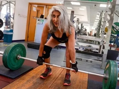 Cụ bà U70 vẫn nâng tạ mỗi ngày nhờ thói quen độc lạ có "1-0-2"