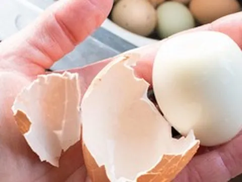 Mẹo luộc trứng dễ bóc vỏ