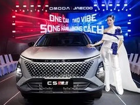 Thời trang 'One Car Two Vibes – Song hành phong cách' tại lễ ra mắt C5 SHS-H