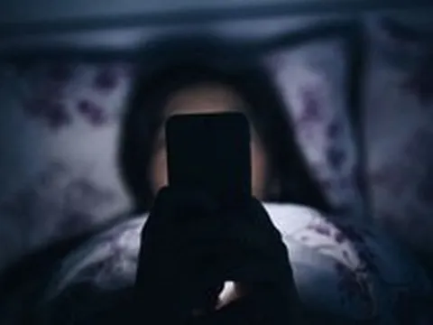 Ngủ sau khung giờ này, bạn đang tự “bào mòn” thận: Nguy cơ suy thận gần hơn bao giờ hết!