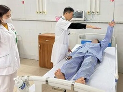 Bước 1 chân vào 'cửa tử' vẫn nghĩ chỉ trúng gió, 3 dấu hiệu sớm báo đột quỵ