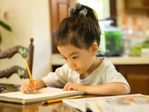 3 việc cha mẹ càng thờ ơ, con càng trưởng thành