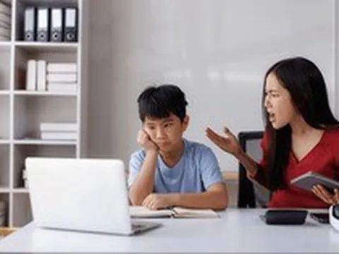 Đừng hỏi con có học tốt không: Phụ huynh thông minh luôn lặng lẽ làm 3 điều này