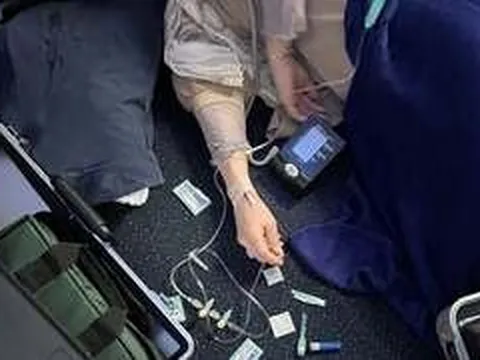 Bác sĩ Việt cứu hành khách nước ngoài ngất xỉu trên máy bay ở độ cao hơn 10.000m