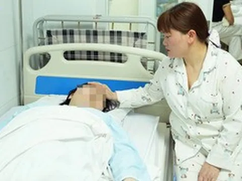 21 tuổi, 9 lần lên bàn mổ, cô gái Nùng khiến bác sĩ phải 'đấu trí' với sẹo dính