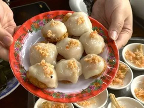 4 món bánh đặc sản tên lạ, giá siêu rẻ, khách ăn chục chiếc chưa chán ở Huế