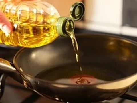 3 loại dầu ăn tiềm ẩn rủi ro “nuôi tế bào ung thư”, nhiều gia đình dùng hàng ngày mà không biết