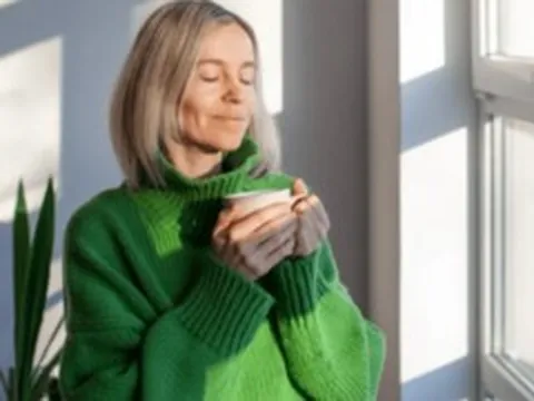 5 việc phụ nữ trên 50 nên làm mỗi ngày trước 9h sáng