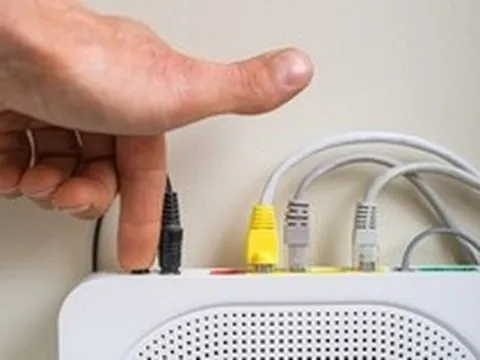 Có nên cắm cục phát wifi cả ngày? Hóa ra lâu nay nhiều người đã làm sai