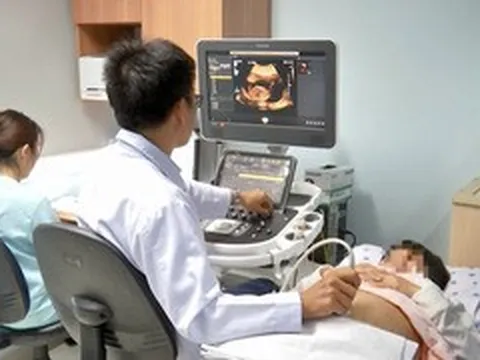 Đi khám u ngực gặp bác sĩ nam, cô gái bị người yêu bỏ vì 'để người lạ chạm vào'