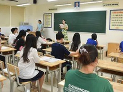 Cục A03 cảnh báo gian lận tinh vi kỳ thi THPT: Thí sinh đeo tai nghe siêu nhỏ chỉ bằng hạt gạo