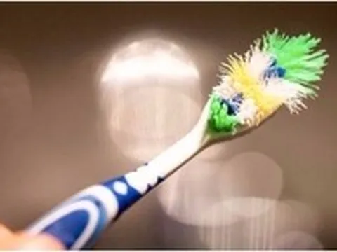 Bao lâu nên thay bàn chải đánh răng 1 lần?