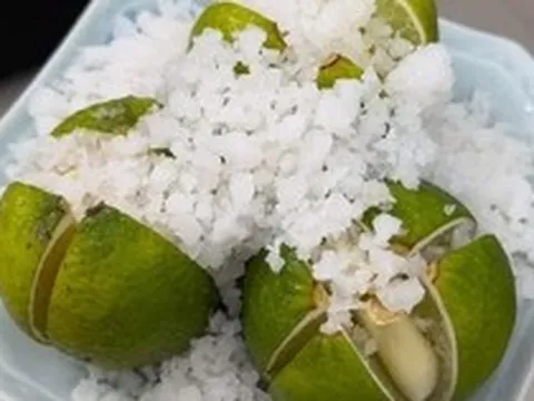 Không phải mê tín, giờ mới biết vì sao nhiều nhà luôn đặt 1 bát chanh muối ở góc phòng