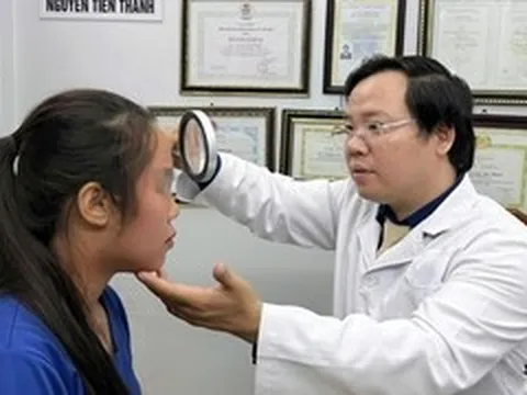 'Hỏng' da mặt vì dùng mỹ phẩm mua online