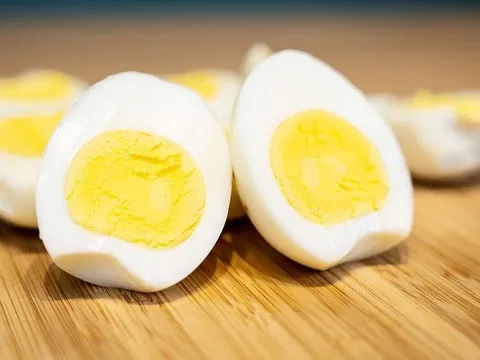 Tưởng bổ nhưng không phải ai cũng ăn được: 3 nhóm người nên tránh trứng gà