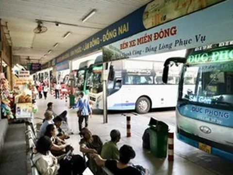 Đi lại dịp lễ bắt đầu nhộn nhịp