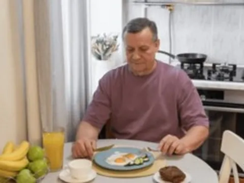 Người cao tuổi ăn trứng vào buổi sáng: 4 cải thiện rõ rệt về sức khỏe và trí não