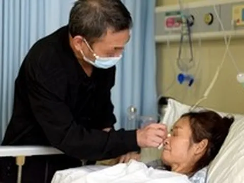 Người phụ nữ 50 tuổi bị tê chân nhưng lại phát hiện ung thư đại trực tràng giai đoạn cuối, không thể phẫu thuật